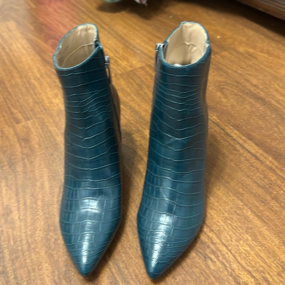 Steve Madden Booties NWOT